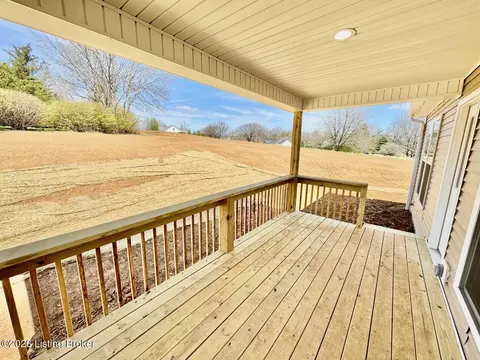 Exterior - 140 Brookside Dr, Springfield, KY 40069 photo 2 of 8