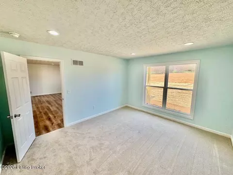 Bedroom - 140 Brookside Dr, Springfield, KY 40069 photo 3 of 7