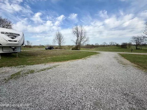 Exterior - 895 Mclain Rd, Springfield, KY 40069 photo 14 of 17