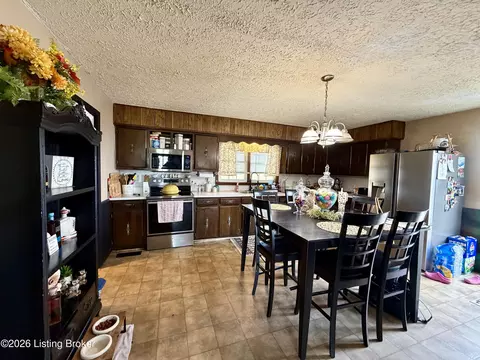Kitchen - 895 Mclain Rd, Springfield, KY 40069 photo 1 of 3