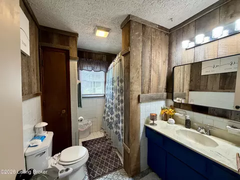 Bath - 895 Mclain Rd, Springfield, KY 40069 photo 1 of 1