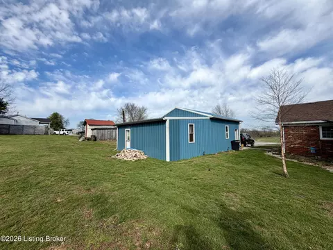 Exterior - 895 Mclain Rd, Springfield, KY 40069 photo 11 of 17