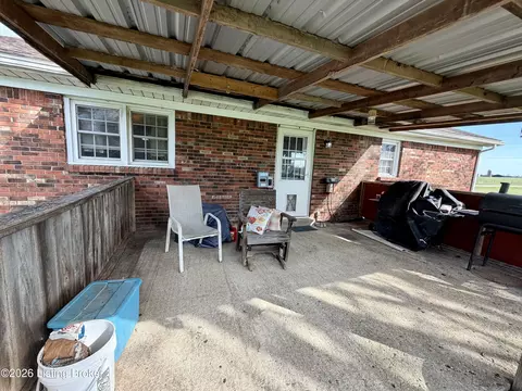 Exterior - 895 Mclain Rd, Springfield, KY 40069 photo 5 of 17