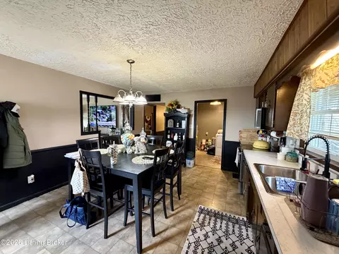 Dining - 895 Mclain Rd, Springfield, KY 40069 photo 2 of 2