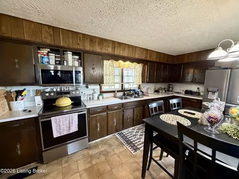 Kitchen - 895 Mclain Rd, Springfield, KY 40069 photo 2 of 3