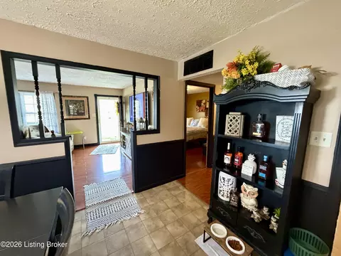 Entry Way - 895 Mclain Rd, Springfield, KY 40069 photo 1 of 2