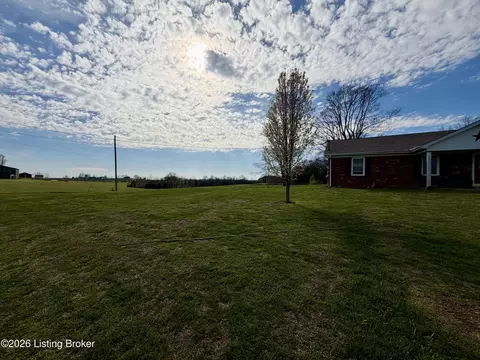 Exterior - 895 Mclain Rd, Springfield, KY 40069 photo 13 of 17