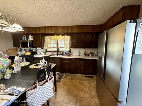 Kitchen - 895 Mclain Rd, Springfield, KY 40069 photo 3 of 3