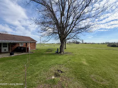 Exterior - 895 Mclain Rd, Springfield, KY 40069 photo 10 of 17