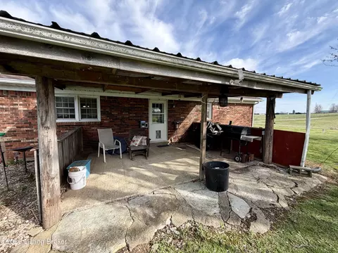 Exterior - 895 Mclain Rd, Springfield, KY 40069 photo 4 of 17