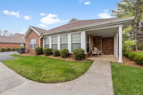 10546 Eagle Pines Ln, Louisville, KY 40223