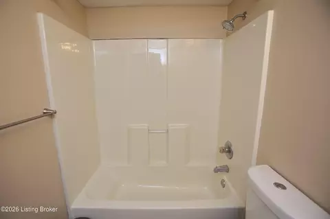 Bath - 6227 Elanor Ct, Floyds Knobs, IN 47119 photo 4 of 5
