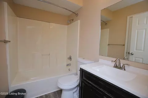 Bath - 6227 Elanor Ct, Floyds Knobs, IN 47119 photo 3 of 5
