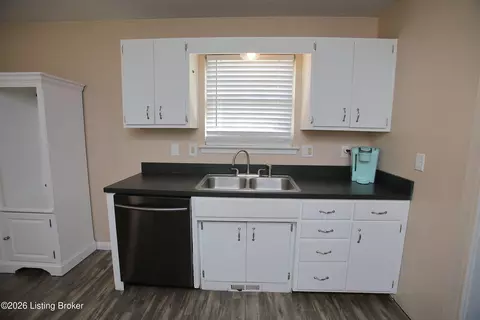 Kitchen - 6227 Elanor Ct, Floyds Knobs, IN 47119 photo 2 of 3