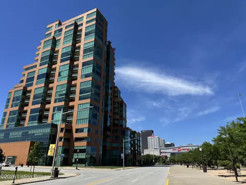 222 E Witherspoon St #806, Louisville, KY 40202
