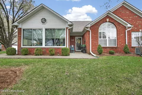8112 Saint Andrews Village Dr, Louisville, KY 40241