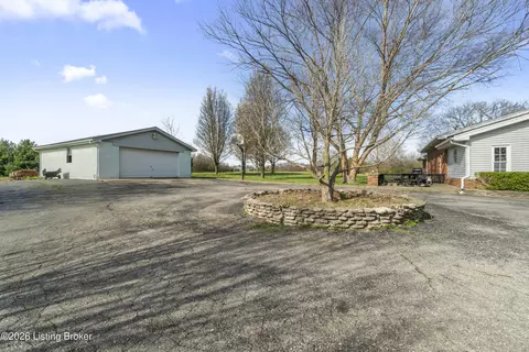 Exterior - 6830 Smithfield Rd, Smithfield, KY 40068 photo 4 of 6