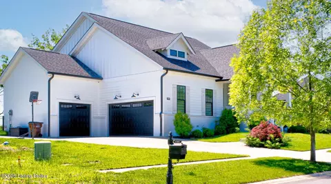 17801 Shakes Creek Dr, Fisherville, KY 40023