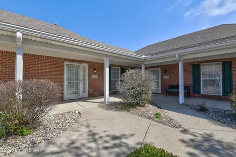 832 Garden Pointe Dr, Simpsonville, KY 40067