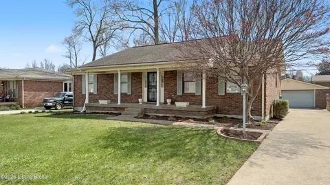 7616 Nottoway Cir, Louisville, KY 40214