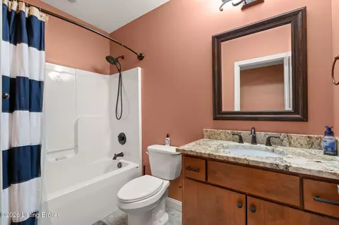 Bath - 2024 Vincennes Pl, Floyds Knobs, IN 47119 photo 3 of 3