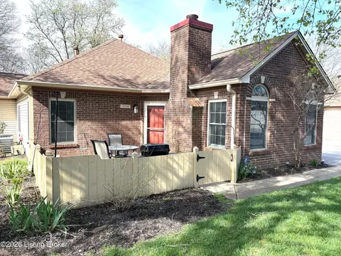 3214 Graystone Manor Pkwy, Louisville, KY 40241