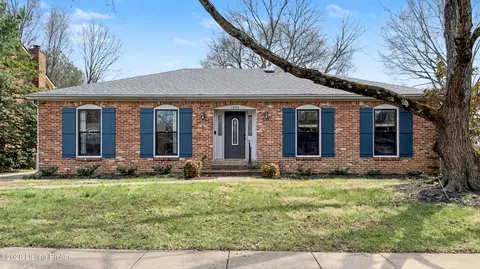 1304 Holsworth Ln, Louisville, KY 40222