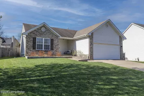 308 Woodland Lakes Dr, La Grange, KY 40031