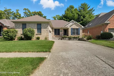 8406 Oxford Woods Ct, Louisville, KY 40222