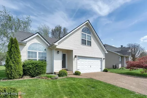 3907 Pinoak View Ct, Louisville, KY 40299