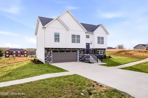 4901 S Woodland Dr, Radcliff, KY 40160