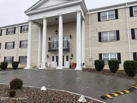 310 El Conquistador Pl #310, Louisville, KY 40220