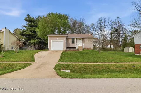 935 Austin Dr, Radcliff, KY 40160