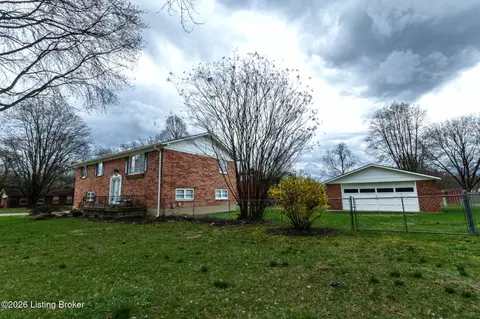 2700 Stephan Rd, Louisville, KY 40214