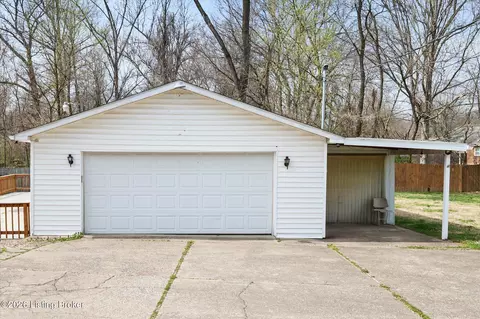 6526 Memory Ln, Louisville, KY 40258