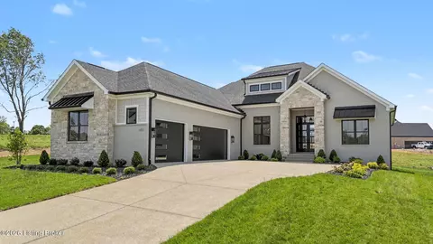 Exterior - 4002 Paramont Cmns, Prospect, KY 40059 photo 5 of 10