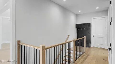 Entry Way - 4002 Paramont Cmns, Prospect, KY 40059 photo 5 of 5