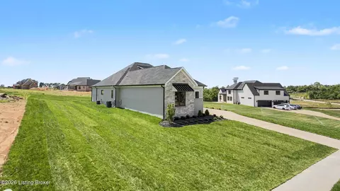 Exterior - 4002 Paramont Cmns, Prospect, KY 40059 photo 6 of 10