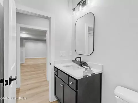 Bath - 4002 Paramont Cmns, Prospect, KY 40059 photo 11 of 11