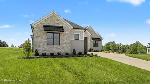 Exterior - 4002 Paramont Cmns, Prospect, KY 40059 photo 4 of 10