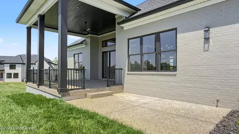 Exterior - 4002 Paramont Cmns, Prospect, KY 40059 photo 7 of 10