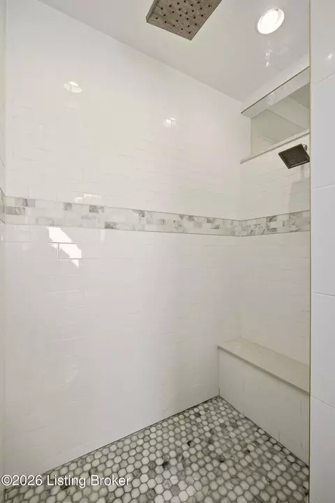 Bath - 7498 Old Vincennes Rd, Floyds Knobs, IN 47119 photo 2 of 5