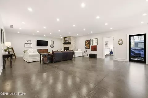 Living - 7498 Old Vincennes Rd, Floyds Knobs, IN 47119 photo 3 of 5