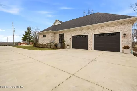 Exterior - 7498 Old Vincennes Rd, Floyds Knobs, IN 47119 photo 5 of 6