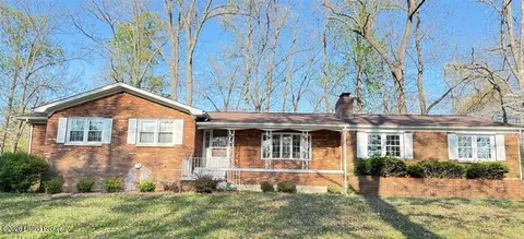 446 S Woodland Dr, Radcliff, KY 40160