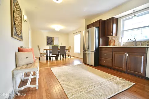822 Circle Hill Rd, Louisville, KY 40207