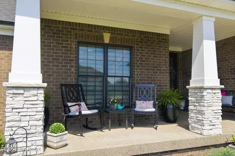 Exterior - 5525 Ruby Falls Dr, Prospect, KY 40059 photo 6 of 15