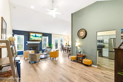 6405 Hollow Tree Rd, Louisville, KY 40228