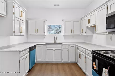 Kitchen - 5829 Smithfield Rd, Smithfield, KY 40068 photo 1 of 2