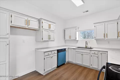 Kitchen - 5829 Smithfield Rd, Smithfield, KY 40068 photo 2 of 2
